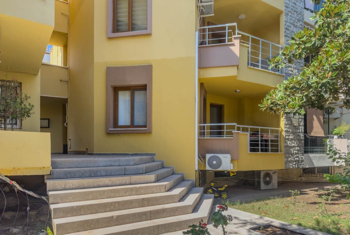 Marmaris Siteler’de Sahile Yürüme Mesafesinde Tadilatlı 2+1 Satılık Daire