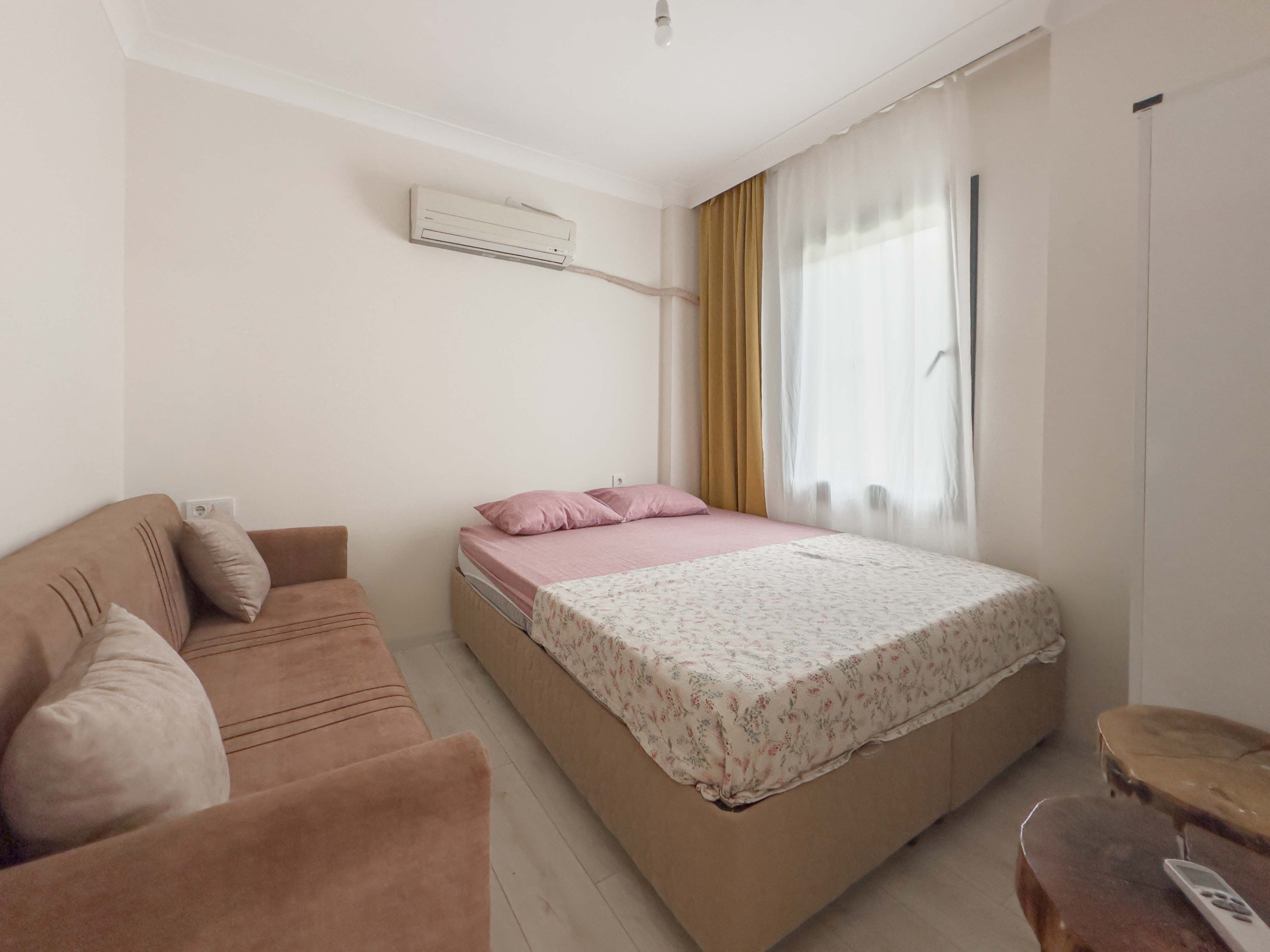 IMG_9636 Gökova | Pazar Yerine Yakın | 1 Yaşında | Eşyalı 1+1 Bahçe Katı