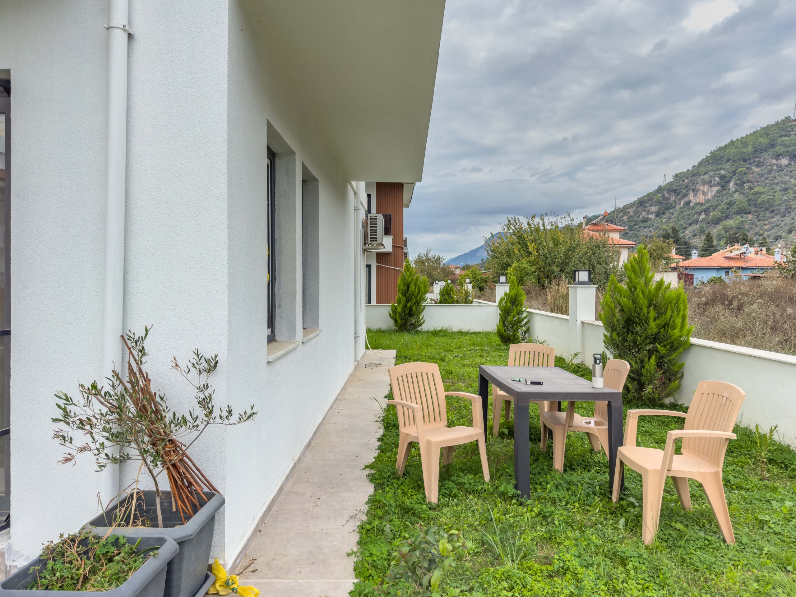 IMG_9643 Gökova | Pazar Yerine Yakın | 1 Yaşında | Eşyalı 1+1 Bahçe Katı