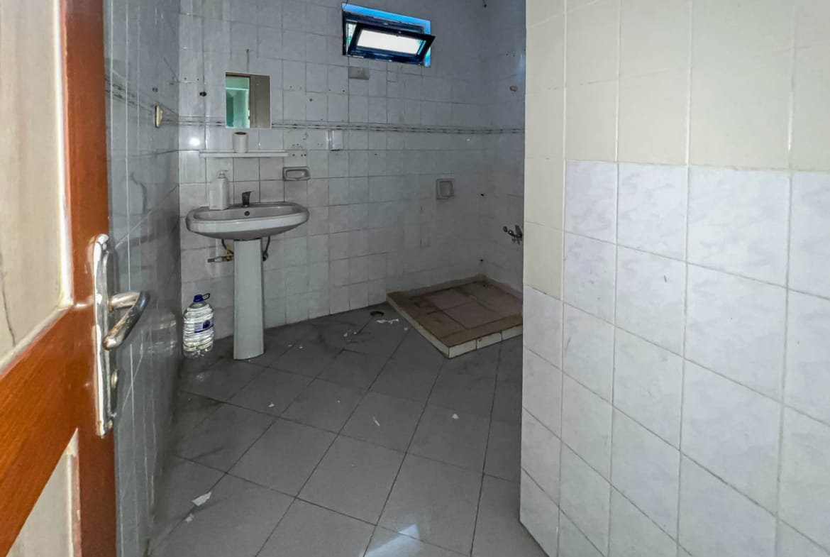 Marmaris Çıldır Mahallesi’nde 140 m² Kiralık Çift Dükkan