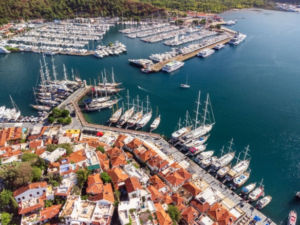 Marmaris Marina Bölgesinde Kurumsal Kiracılı Satılık Ticari Bina
