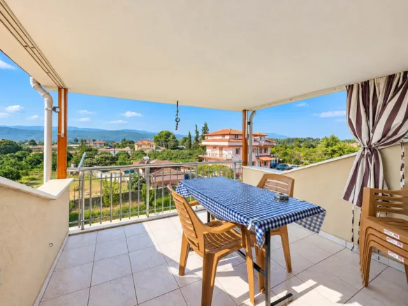 Ula Gökova’da Doğa Manzaralı Balkonlu 2+1 Yüksek Tavanlı Çatı Katı Eşyalı Kiralık Daire