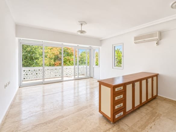 Marmaris İçmeler’de Sahile 5 Dk Yürüme Mesafesinde Kiralık 2+1 Daire
